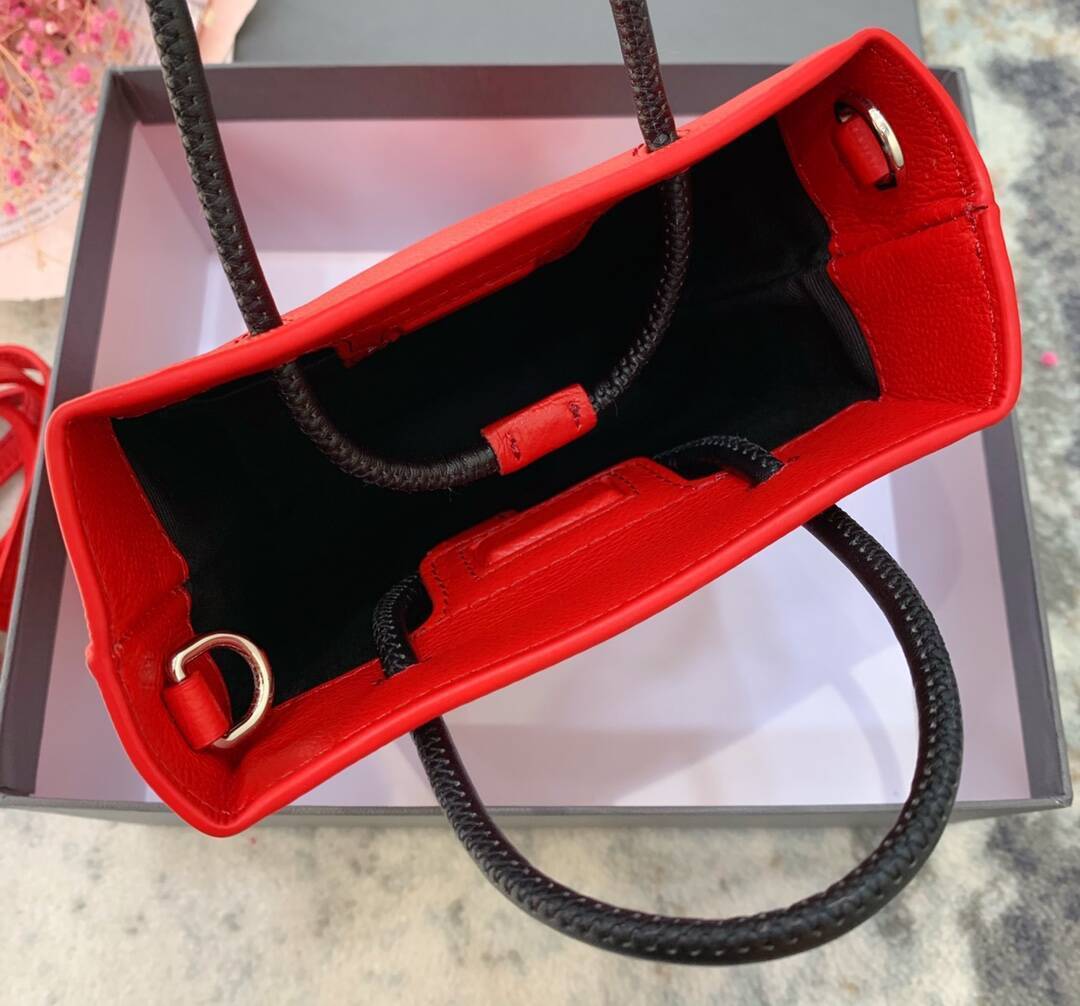 6908278258b44942f8befea53d0ceaf5_1766048075_6331.jpg