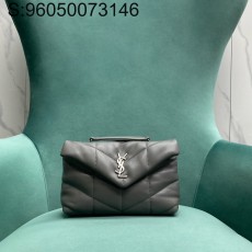 Pomegrante 생로랑 양가죽 PUFFER 토이 759337 23*8.5*15.5cm 그레이 은장 