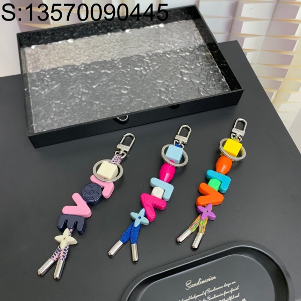 AGG 루이비통 LV 백 키링 주...